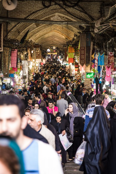 Ļaužu pūļi darba laikā. Teherāna, Grand Bazaar.