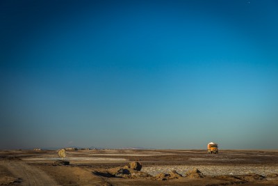 No sālsezera ik pēc 15min izved pilnas kravas ar sāli. Namak salt lake.