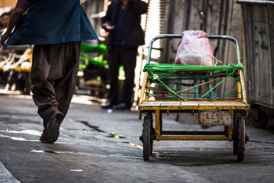 Viens no svarīgākajiem transportlīdzekļiem šaurajās ieliņās. Teherāna, Grand Bazaar.