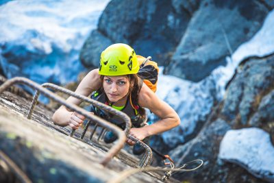 Ja parastie ceļi šķiet garlaicīgi, tad uz galamērķi jāmeklē citi ceļi - Via Ferrata. Norvēģija, Trolltung.