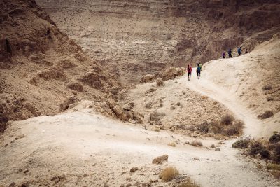 Līdz kanjona sākumam nepilnas stundas gājiens. Izraēla, Wadi Darga.