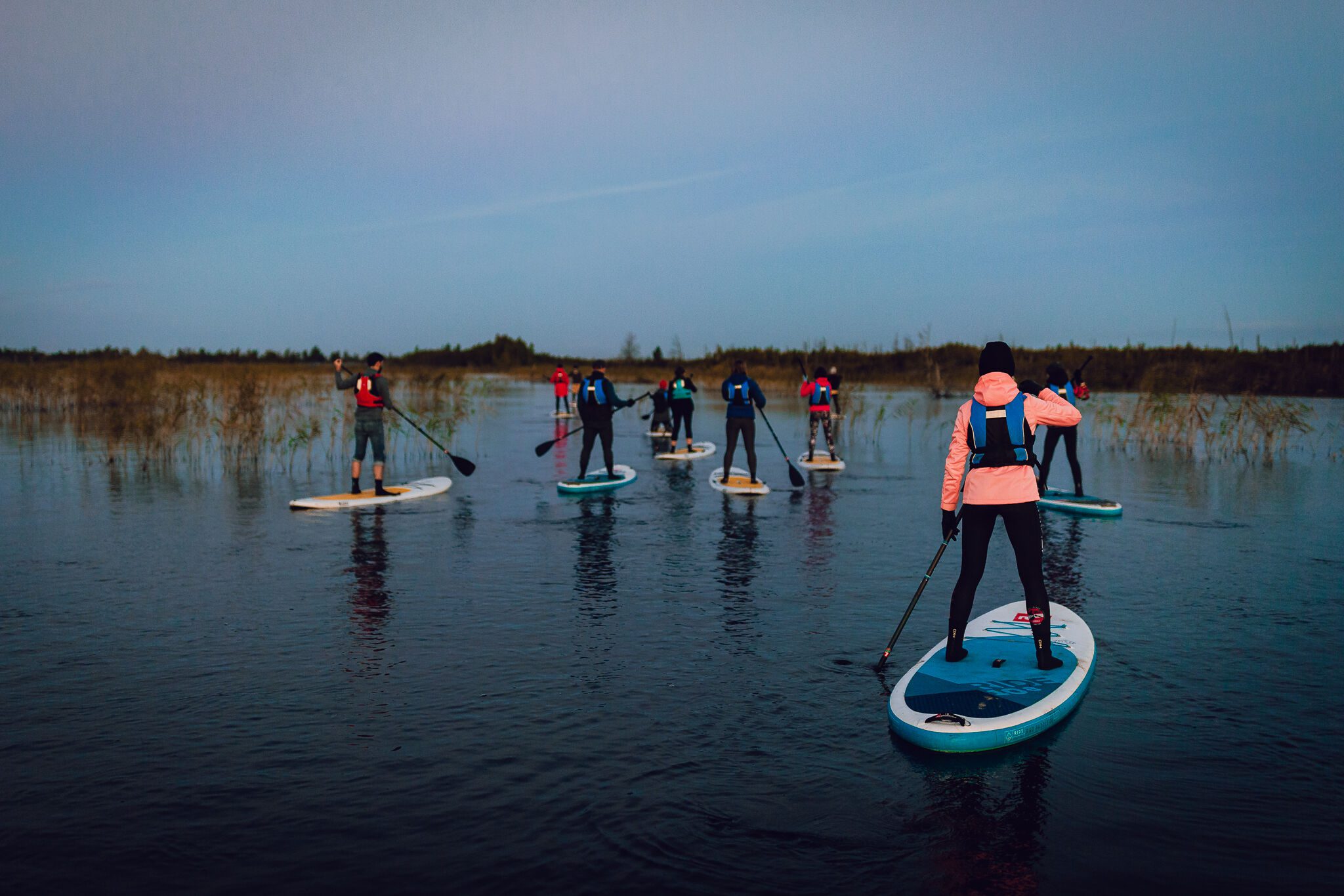SUP dēļu saullēkta brauciens. Ķemeru nacionālais parks, 2018.