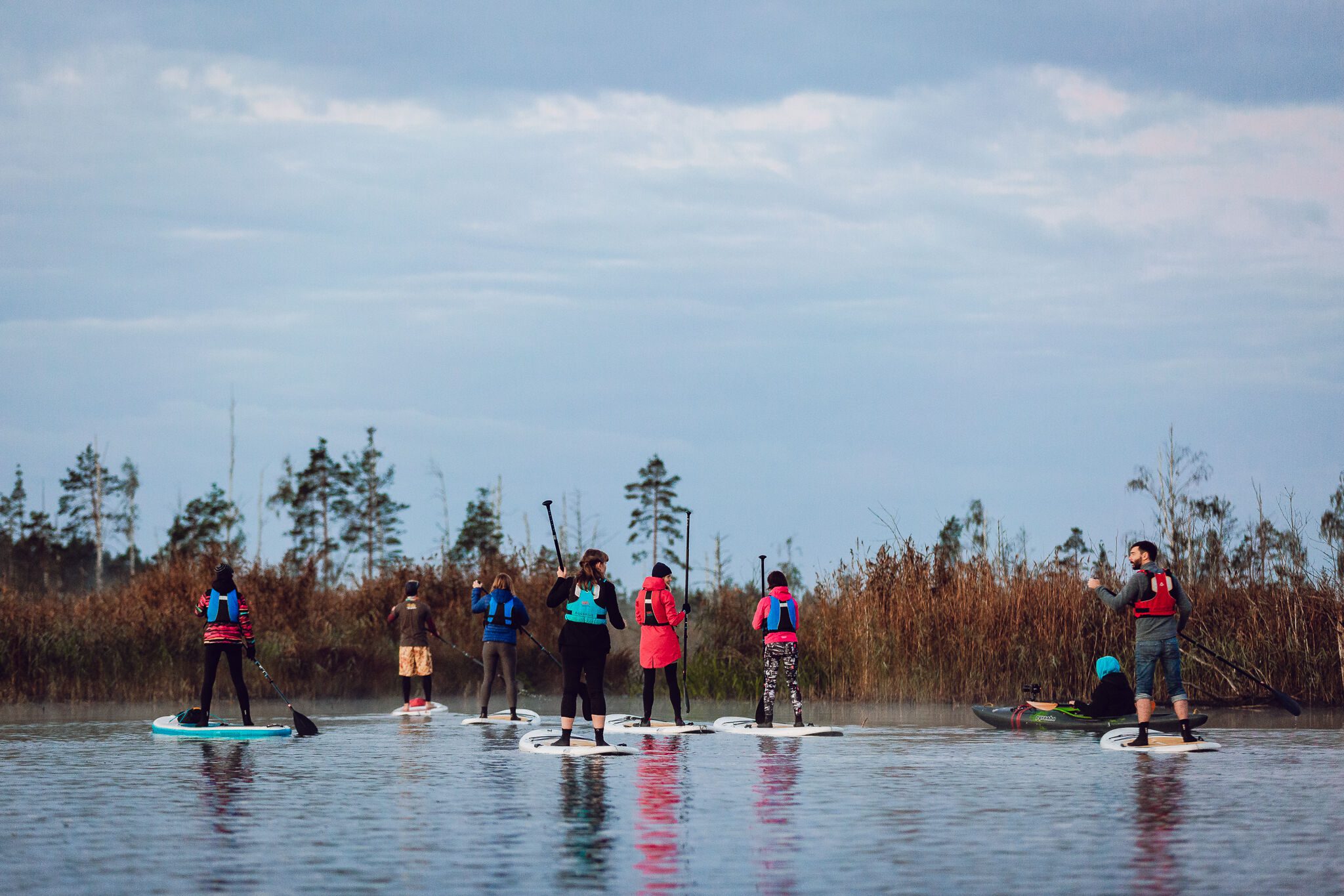 SUP dēļu saullēkta brauciens. Ķemeru nacionālais parks, 2018.