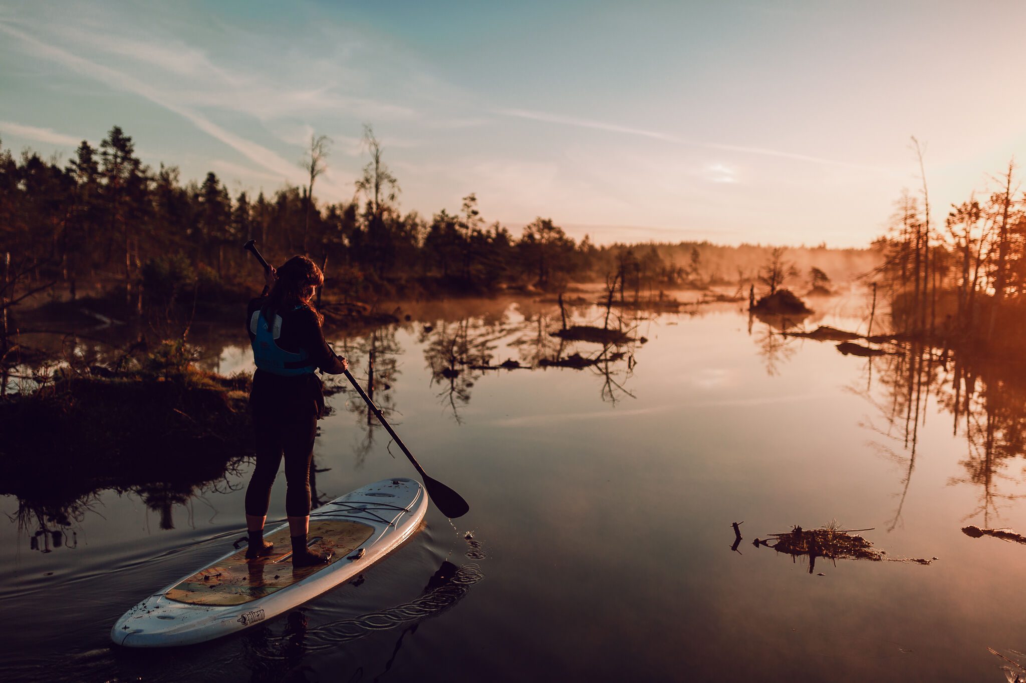 SUP dēļu saullēkta brauciens. Ķemeru nacionālais parks, 2018.