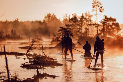 SUP dēļu saullēkta brauciens. Ķemeru nacionālais parks, 2018.