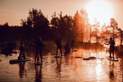 SUP dēļu saullēkta brauciens. Ķemeru nacionālais parks, 2018.