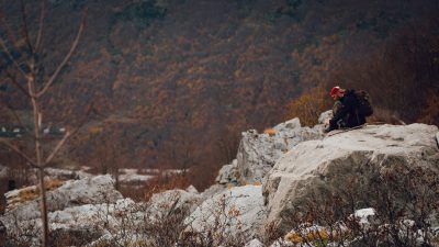Miers, klusums un būšana pašam ar sevi dabā. Albānija, Valbones ielejas nacionālā parka kalnos.